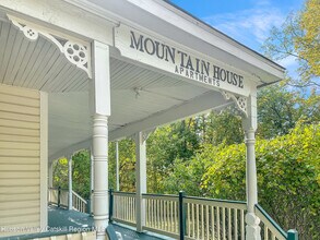 72 Meads Mountain Rd in Woodstock, NY - Building Photo - Building Photo