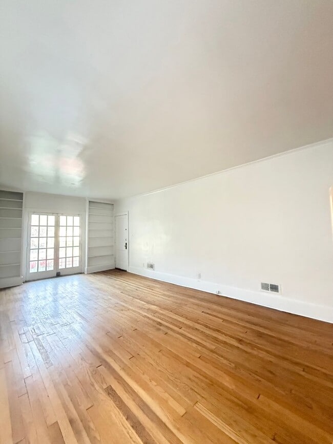 property at 417 S 38th Ave