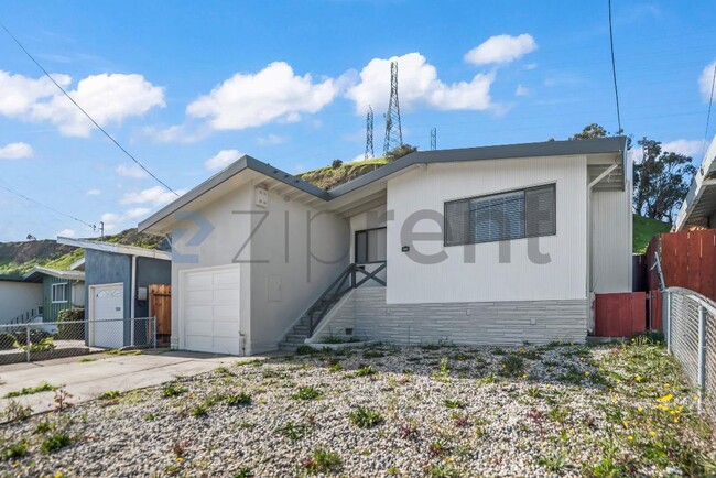 161 Pecks Ln in South San Francisco, CA - Building Photo - Building Photo