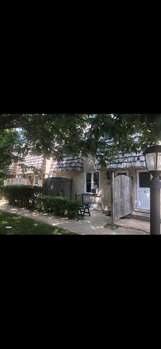 24023 W Oak St in Plainfield, IL - Building Photo