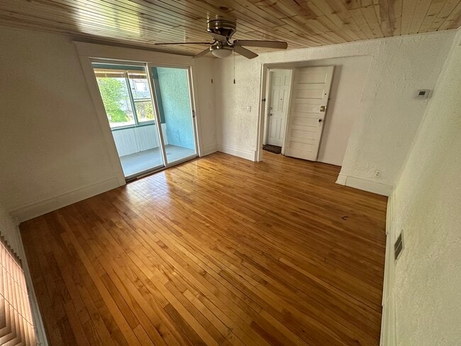 15 Russell Ave S, Unit 2