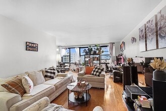 10 Huron Ave, Unit 16N in Jersey City, NJ - Building Photo - Building Photo