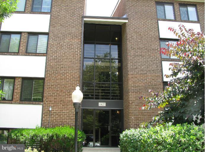 1427 Northgate Square-Unit -32B in Reston, VA - Building Photo