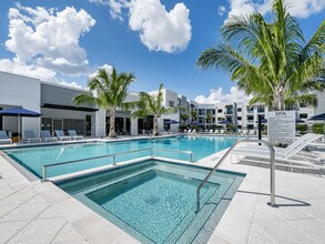 Marquee Square in Tampa, FL - Foto de edificio - Building Photo