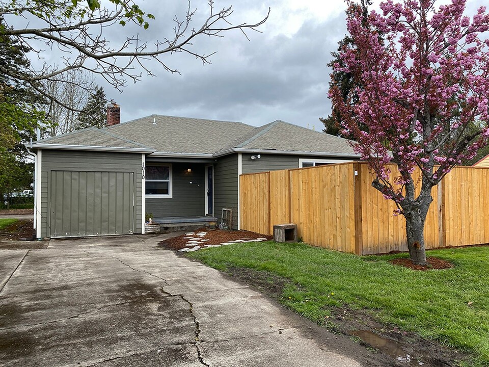 1010 NW 25th St in Corvallis, OR - Building Photo