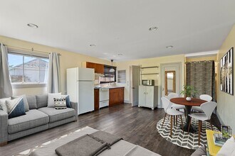 521 Whitworth Ave S in Renton, WA - Building Photo - Building Photo