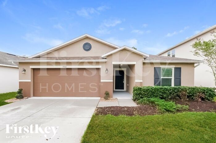 7261 Somerset Pond Dr in Ruskin, FL - Building Photo