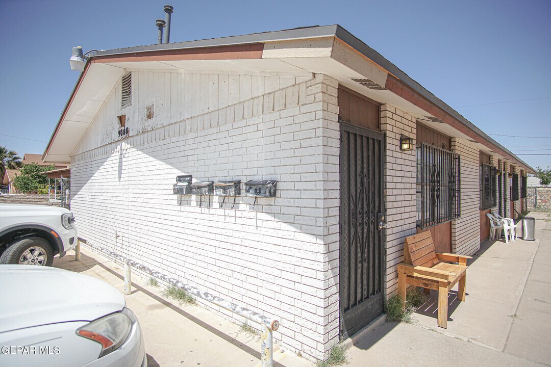 9008 Lawson St in El Paso, TX - Building Photo