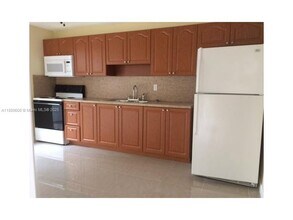 5737 Simms St in Hollywood, FL - Building Photo - Building Photo
