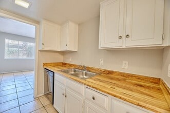 7126 N 19th Ave in Phoenix, AZ - Building Photo - Building Photo