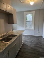 146 Mansion St in Poughkeepsie, NY - Building Photo