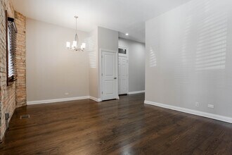 1756 W Montrose Ave, Unit 1 in Chicago, IL - Building Photo - Building Photo