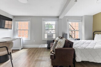 10 Derne St in Boston, MA - Foto de edificio - Building Photo