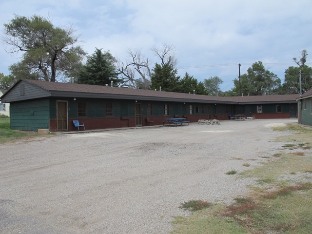 1312 Main St in Stockton, KS - Building Photo