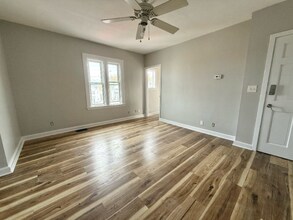 13 Brooks Ave in Quincy, MA - Foto de edificio - Building Photo