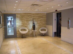 7545 E Treasure Dr in North Bay Village, FL - Building Photo - Building Photo