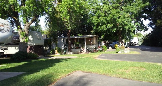 Westbrook Mobile Home Park in Fresno, CA - Foto de edificio - Building Photo