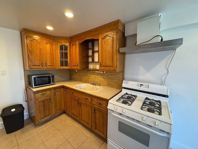property at 914 Pierce Ave