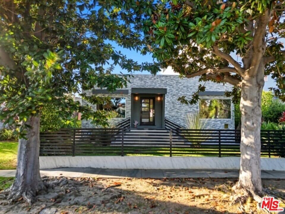 10915 Ayres Ave in Los Angeles, CA - Building Photo