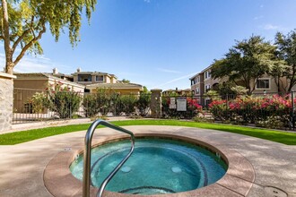 5345 E Van Buren St in Phoenix, AZ - Building Photo - Building Photo
