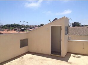 221 N Juanita Ave in Redondo Beach, CA - Foto de edificio - Building Photo