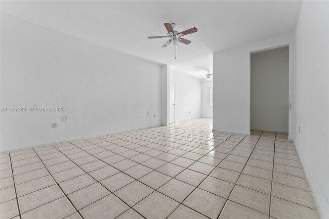 1165 Marseille Dr in Miami Beach, FL - Building Photo - Building Photo
