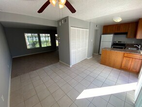 8879 Salmon Falls Dr in Sacramento, CA - Building Photo - Building Photo