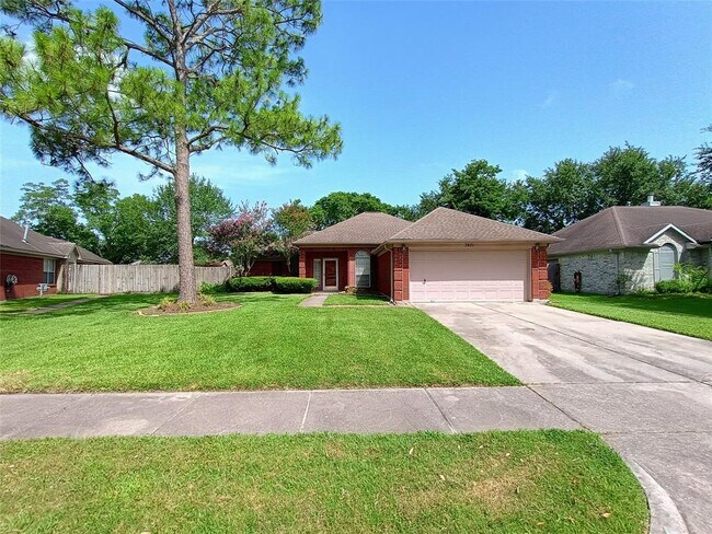 3821 Pin Oak Dr N in Pearland, TX - Building Photo - Building Photo