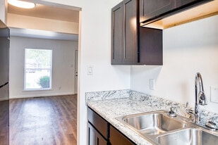 Aspen Court in Urbana, IL - Building Photo