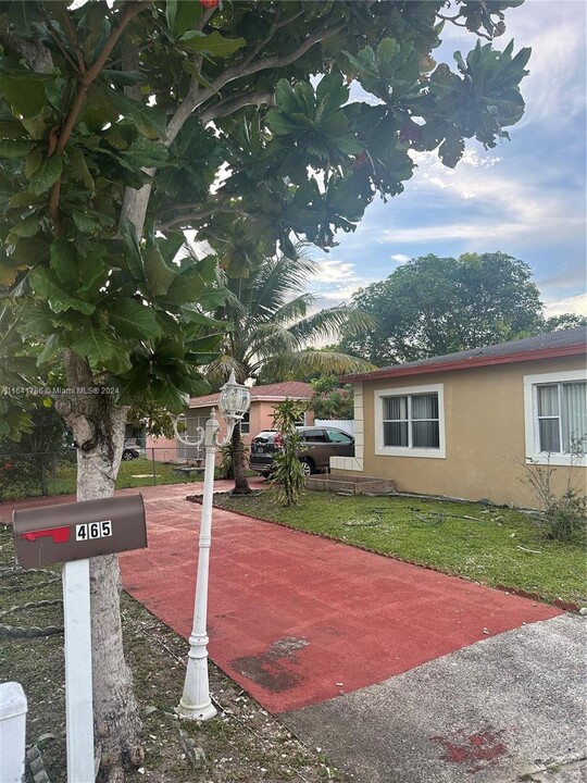 465 NE 157th Ter in Miami, FL - Building Photo