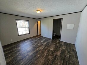 6045 Frederick St in Romulus, MI - Building Photo - Building Photo