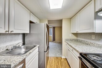 6510 Overheart Ln in Columbia, MD - Foto de edificio - Building Photo