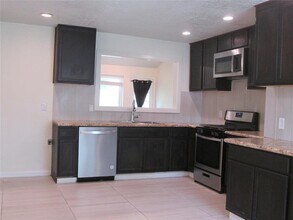 66 Ranch House Loop in Angleton, TX - Building Photo - Building Photo