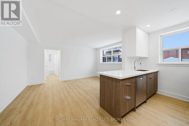 993 O'Connor Dr in Toronto, ON - Building Photo - Building Photo