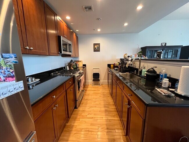 17 Ivaloo St in Somerville, MA - Building Photo - Building Photo