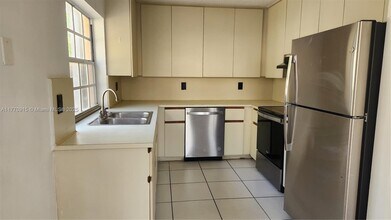 1365 Springside Dr in Weston, FL - Building Photo - Building Photo