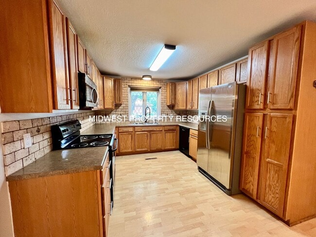604 NE Applewood St in Lee's Summit, MO - Building Photo - Building Photo
