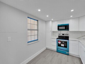 3700 Oaks Clubhouse Dr in Pompano Beach, FL - Building Photo - Building Photo