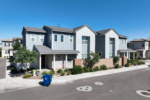 Courts and Cottages at Mariposa Apartments