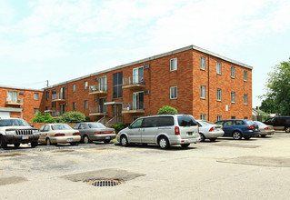 Highland Manor Apartments in Cleveland, OH - Building Photo - Building Photo