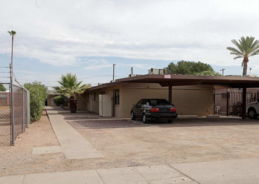 64 W Erie St in Chandler, AZ - Building Photo