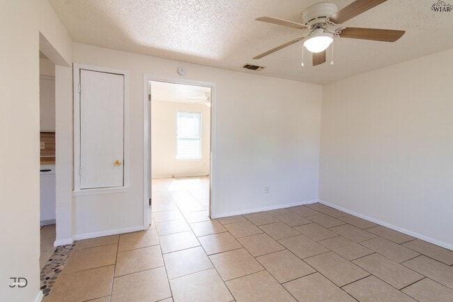 property at 613 Sunset Dr
