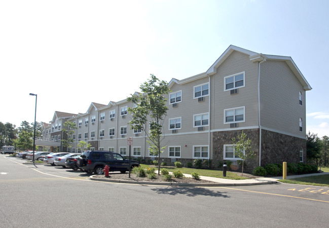 Manchester Pines in Whiting, NJ - Foto de edificio - Building Photo