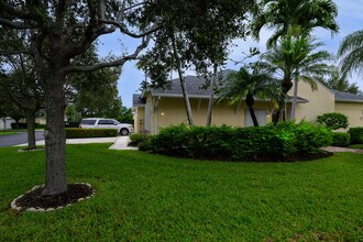 4139 NE Moon River Cir in Jensen Beach, FL - Building Photo - Building Photo