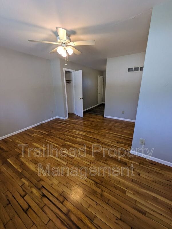 110 S High St in Sugar Creek, MO - Building Photo - Building Photo