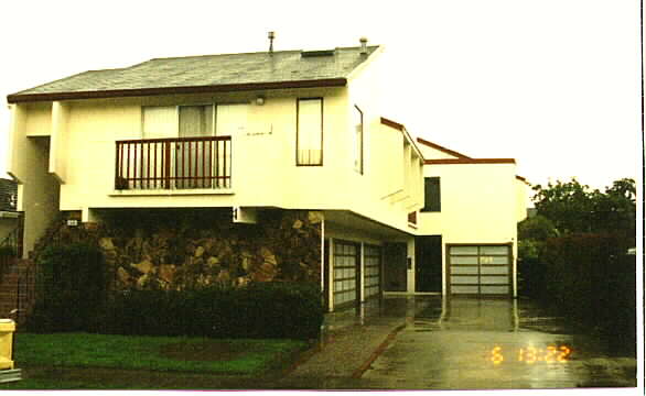 1220 Paloma Ave in Burlingame, CA - Building Photo