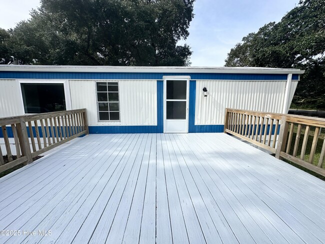 146 Lennoxville Point Rd in Beaufort, NC - Building Photo - Building Photo