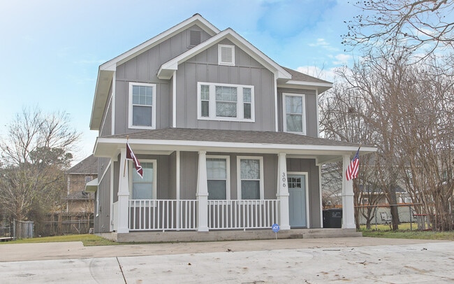 306 Holik St