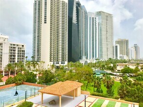 210-174 174th St in Sunny Isles Beach, FL - Building Photo - Building Photo