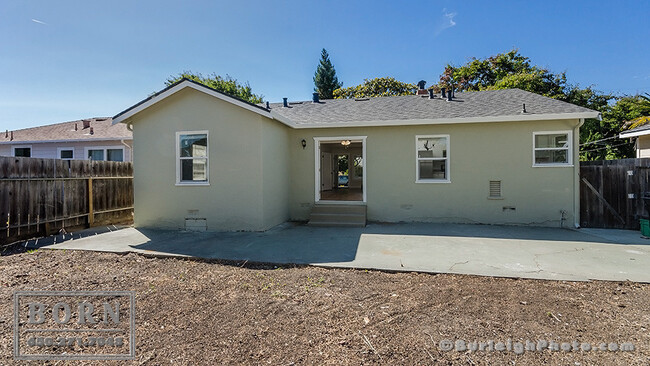 1144 Henderson Ave in Menlo Park, CA - Foto de edificio - Building Photo